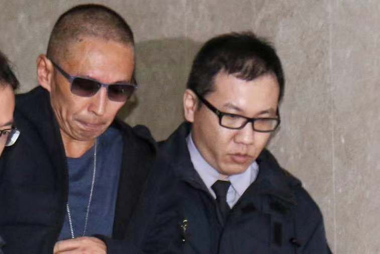 Nộp hơn 1 tỷ tiền bảo lãnh, tài tử “Bao Thanh Thiên” được về nhà sau scandal cưỡng hiếp - Ảnh 2. Nộp hơn 1 tỷ tiền bảo lãnh, tài tử “Bao Thanh Thiên” được về nhà sau scandal cưỡng hiếp - Ảnh 2.