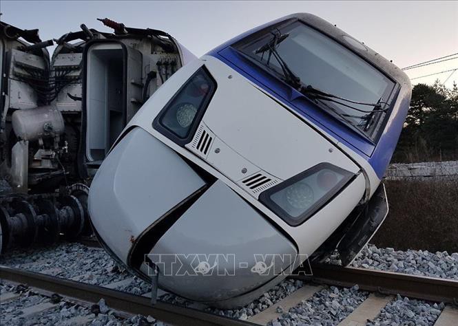 Hàn Quốc kiểm tra độ an toàn của dịch vụ đường sắt sau vụ tai nạn tàu cao tốc - Ảnh 2.