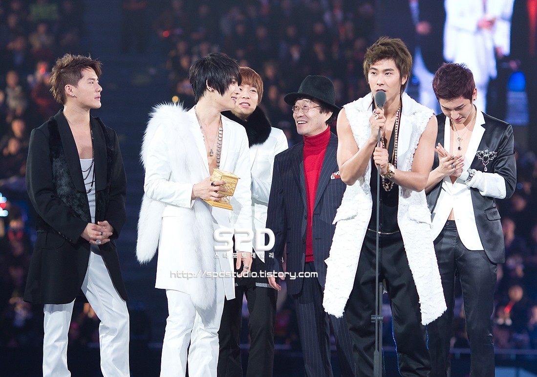 Đã 10 năm trôi qua, fan Kpop có còn nhớ những sân khấu huyền thoại này tại MKMF 2008? - Ảnh 2. Đã 10 năm trôi qua, fan Kpop có còn nhớ những sân khấu huyền thoại này tại MKMF 2008? - Ảnh 2.