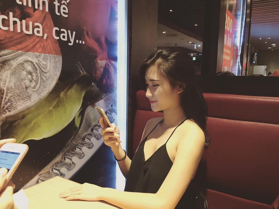 Chân dung bạn gái xinh đẹp của cầu thủ Nguyễn Huy Hùng - người mở bàn thắng cho Việt Nam - Ảnh 8. Chân dung bạn gái xinh đẹp của cầu thủ Nguyễn Huy Hùng - người mở bàn thắng cho Việt Nam - Ảnh 8.