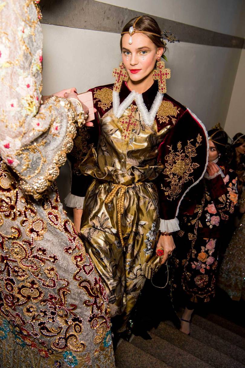 18 người Trung Quốc bí mật tham dự show diễn mới của Dolce & Gabbana, Địch Lệ Nhiệt Ba lại bị dân mạng réo tên - Ảnh 2. 18 người Trung Quốc bí mật tham dự show diễn mới của Dolce & Gabbana, Địch Lệ Nhiệt Ba lại bị dân mạng réo tên - Ảnh 2.