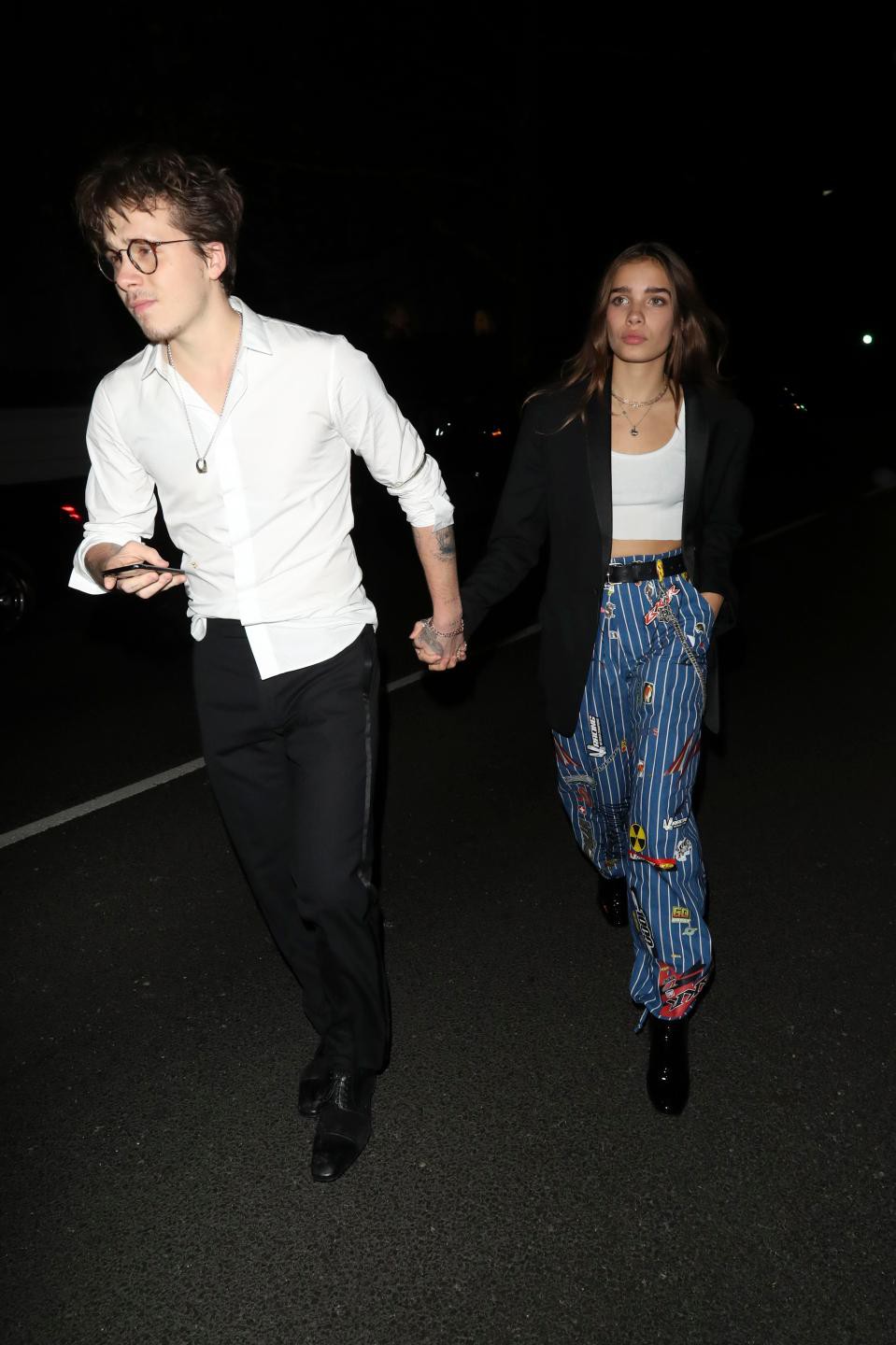 Trong khi Chloe yêu đồng giới, Brooklyn Beckham lại công khai hẹn hò một cô bạn gái mới toanh - Ảnh 1. Trong khi Chloe yêu đồng giới, Brooklyn Beckham lại công khai hẹn hò một cô bạn gái mới toanh - Ảnh 1.