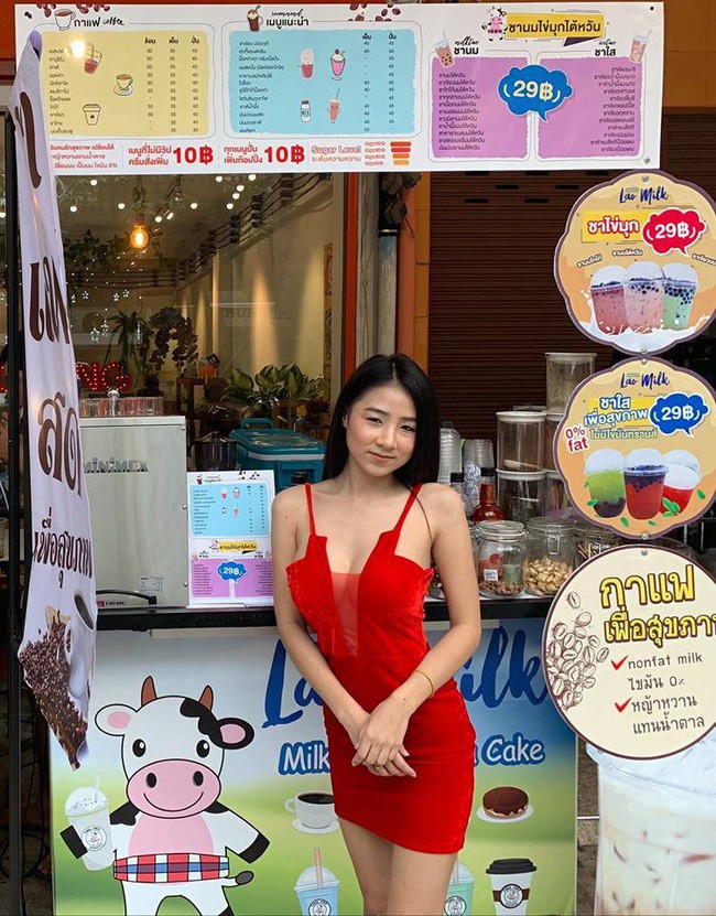 Cô chủ tiệm mỳ Thái Lan bỗng nổi tiếng khắp MXH nhờ vẻ ngoài xinh đẹp nóng bỏng khó cưỡng - Ảnh 4.