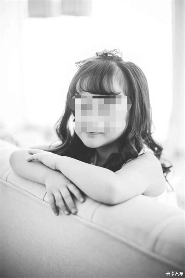 Đi mua sắm cùng bố mẹ, bé gái 6 tuổi bị tấm gương nặng 60 kg đè chết - Ảnh 2. Đi mua sắm cùng bố mẹ, bé gái 6 tuổi bị tấm gương nặng 60 kg đè chết - Ảnh 2.