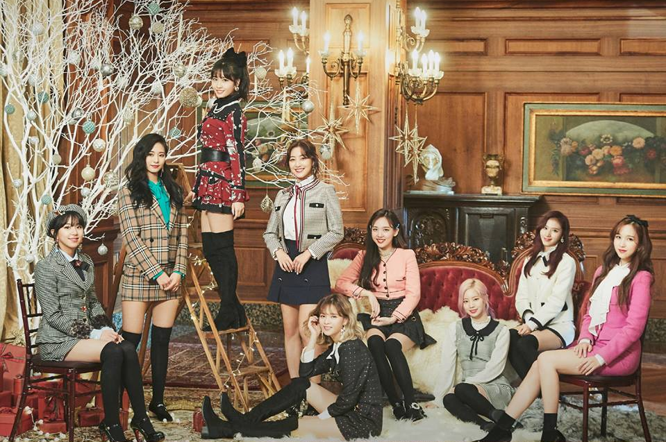 TWICE xinh đẹp rạng ngời trong MV Giáng sinh, đối đầu với EXO và nữ hoàng nhạc số thế hệ mới - Ảnh 1. TWICE xinh đẹp rạng ngời trong MV Giáng sinh, đối đầu với EXO và nữ hoàng nhạc số thế hệ mới - Ảnh 1.