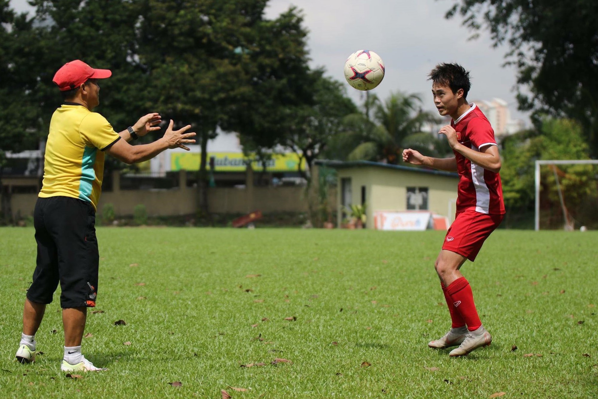 Hà Đức Chinh tập dứt điểm và đá đối kháng sau trận Việt Nam Malaysia - Ảnh 5.