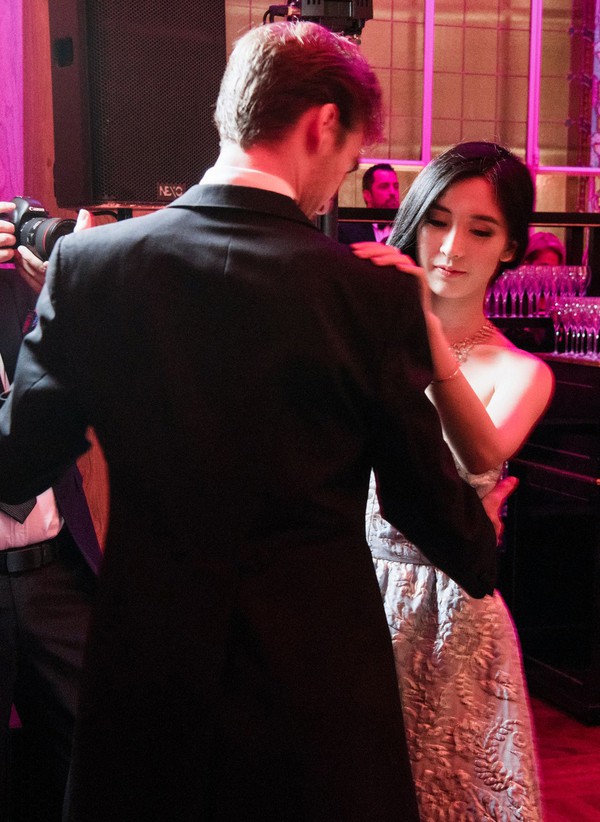 Từng định đi l&agrave;m th&ecirc;m để phụ gi&uacute;p gia đ&igrave;nh, c&ocirc; g&aacute;i bất ngờ ph&aacute;t hiện bố m&igrave;nh l&agrave; CEO gi&agrave;u sụ, c&ograve;n mẹ l&agrave; diễn vi&ecirc;n TVB nổi tiếng - Ảnh 6.