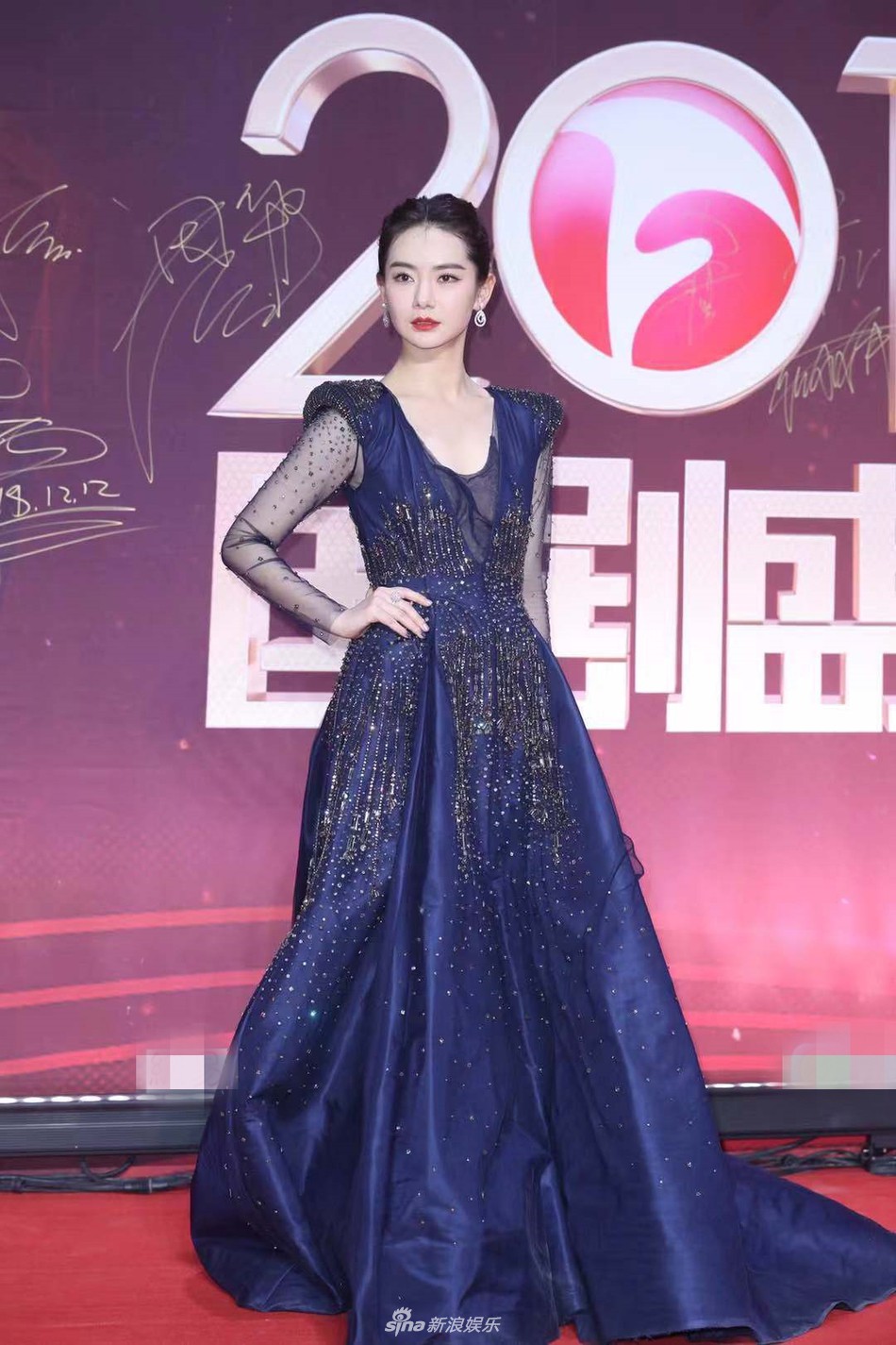 Quốc Kịch Thịnh Điển: Tần Lam gồng mình trước cái lạnh, dàn sao Diên Hi Công Lược - Như Ý Truyện chặt chém thảm đỏ - Ảnh 18. Quốc Kịch Thịnh Điển: Tần Lam gồng mình trước cái lạnh, dàn sao Diên Hi Công Lược - Như Ý Truyện chặt chém thảm đỏ - Ảnh 18.