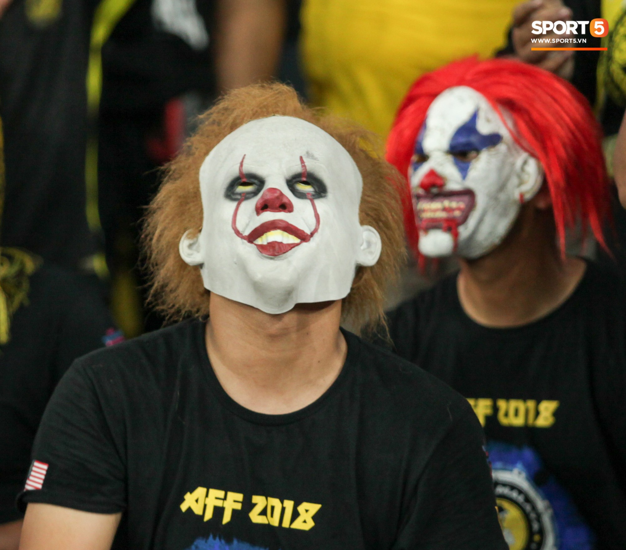 Dư âm chung kết lượt đi AFF Cup: CĐV Malaysia hóa trang kinh dị theo bộ phim ăn khách Gã hề ma quái - Ảnh 4. Dư âm chung kết lượt đi AFF Cup: CĐV Malaysia hóa trang kinh dị theo bộ phim ăn khách Gã hề ma quái - Ảnh 4.