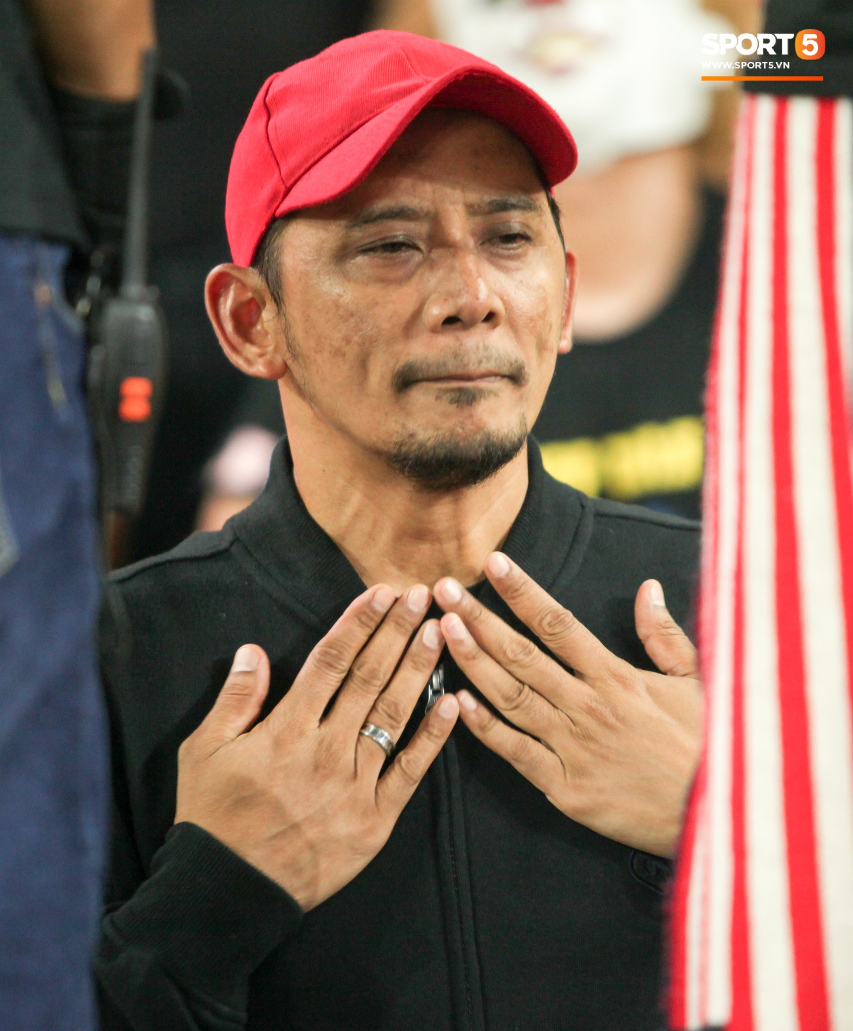 Dư âm chung kết lượt đi AFF Cup: CĐV Malaysia hóa trang kinh dị theo bộ phim ăn khách Gã hề ma quái - Ảnh 10. Dư âm chung kết lượt đi AFF Cup: CĐV Malaysia hóa trang kinh dị theo bộ phim ăn khách Gã hề ma quái - Ảnh 10.