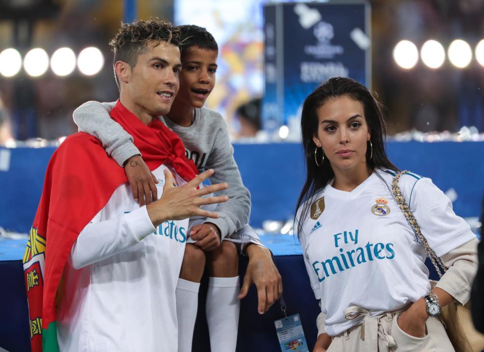 Cristiano Ronaldo cuối cùng đã lên tiếng về tin đồn chuẩn bị làm đám cưới tại nước Ý thơ mộng - Ảnh 3. Cristiano Ronaldo cuối cùng đã lên tiếng về tin đồn chuẩn bị làm đám cưới tại nước Ý thơ mộng - Ảnh 3.