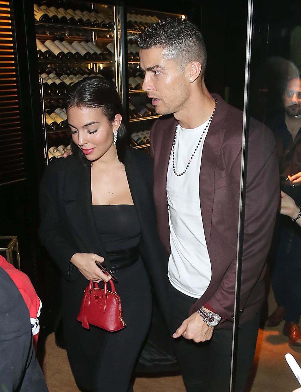 Cristiano Ronaldo cuối cùng đã lên tiếng về tin đồn chuẩn bị làm đám cưới tại nước Ý thơ mộng - Ảnh 1. Cristiano Ronaldo cuối cùng đã lên tiếng về tin đồn chuẩn bị làm đám cưới tại nước Ý thơ mộng - Ảnh 1.