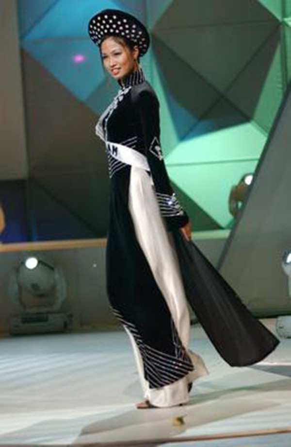 Trước B&aacute;nh M&igrave; của H&rsquo;Hen Ni&ecirc;, Việt Nam từng ghi dấu ấn tại Miss Universe bởi loạt quốc phục độc đ&aacute;o n&agrave;y - Ảnh 13.