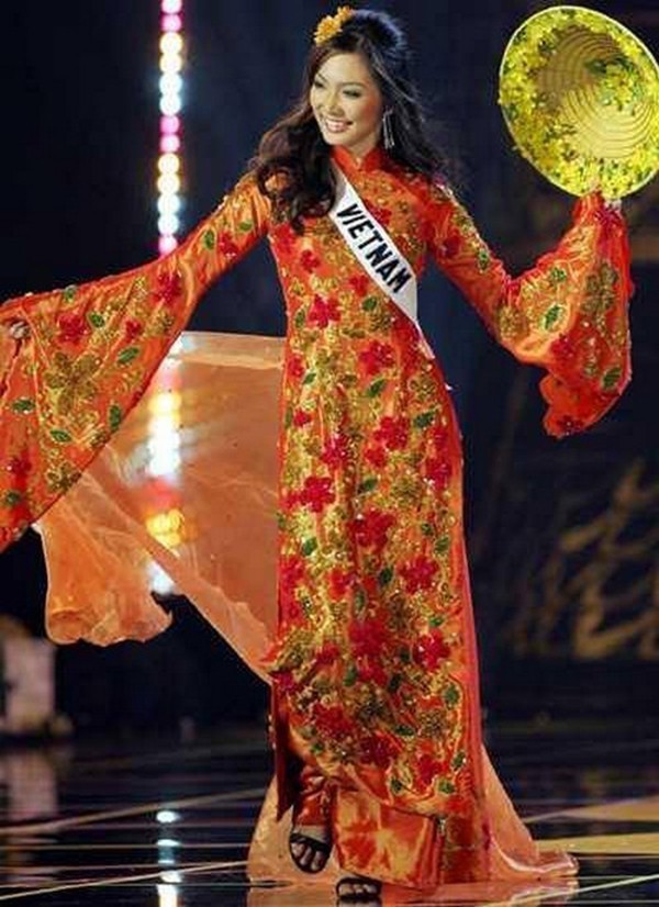 Trước Bánh Mì của H’Hen Niê, Việt Nam từng ghi dấu ấn tại Miss Universe bởi loạt quốc phục độc đáo này - Ảnh 12.