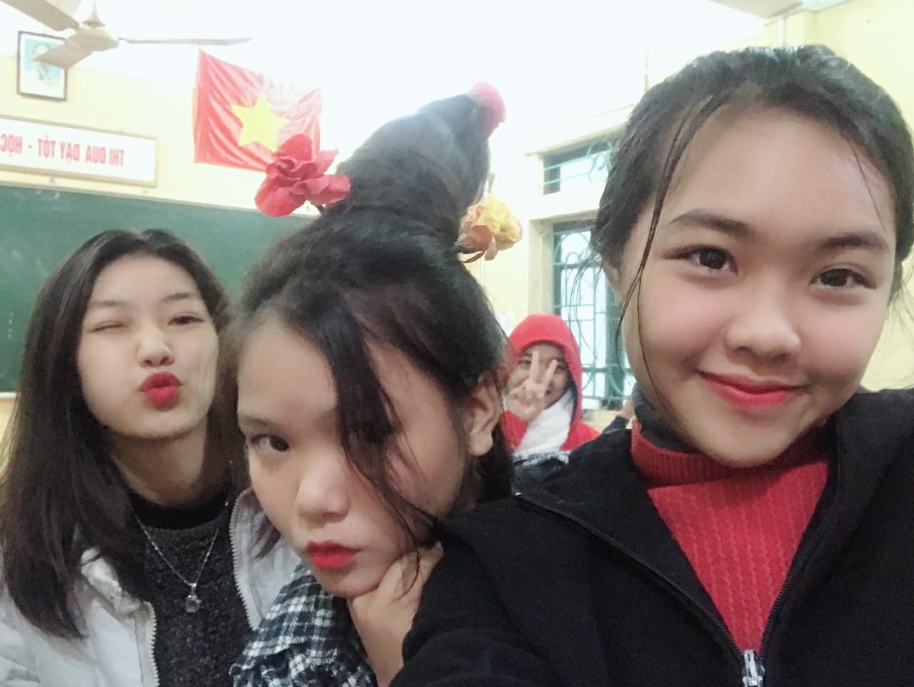 Muốn thành vedette của lớp, hãy thử ngay kiểu tóc cây dừa đang hót hòn họt này - Ảnh 10. Muốn thành vedette của lớp, hãy thử ngay kiểu tóc cây dừa đang hót hòn họt này - Ảnh 10.