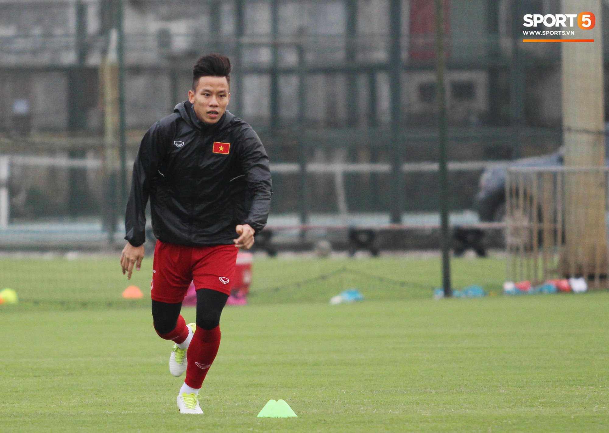 Trung vệ cứng nhất tuyển Việt Nam chấn thương trước trận chung kết AFF Cup 2018 - Ảnh 1. Trung vệ cứng nhất tuyển Việt Nam chấn thương trước trận chung kết AFF Cup 2018 - Ảnh 1.