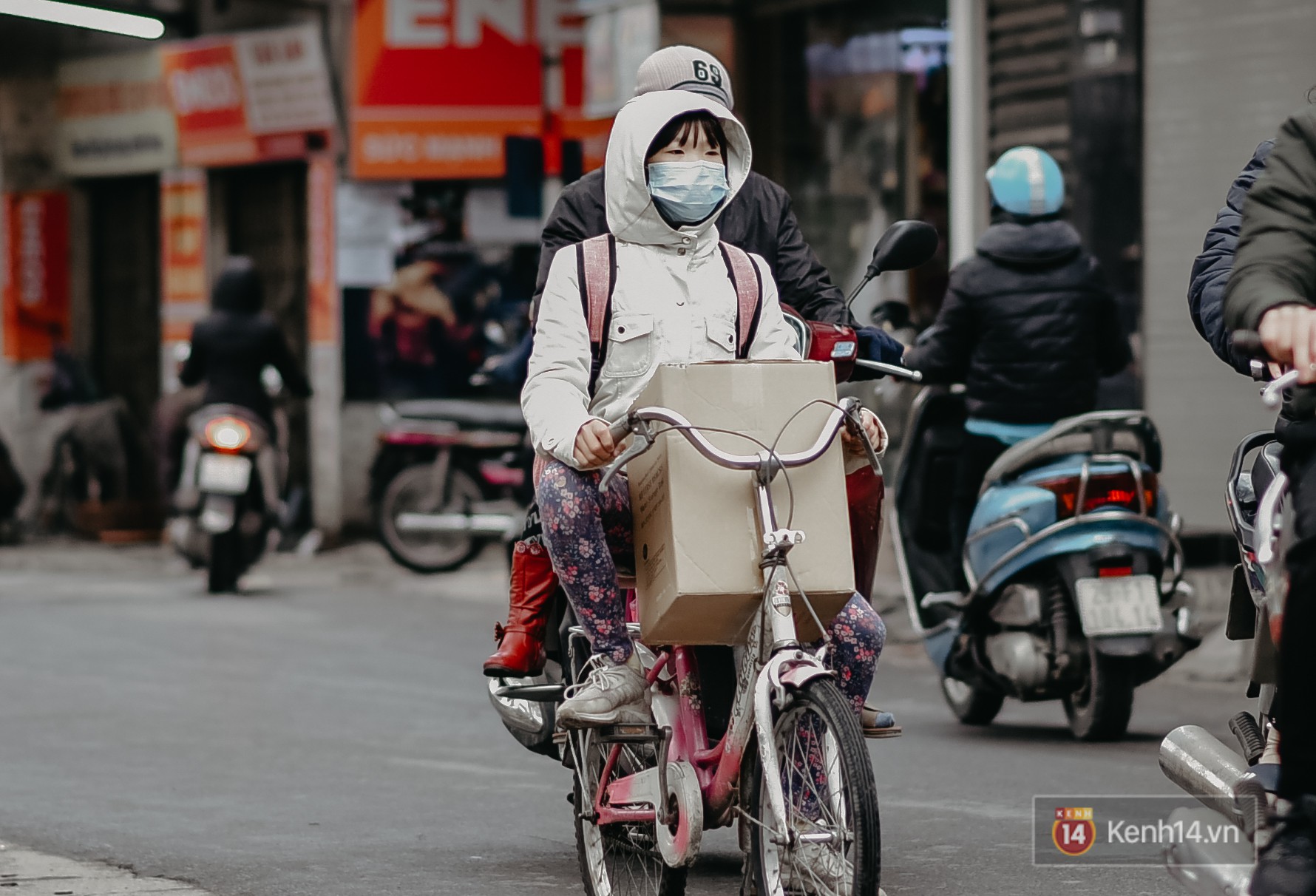 Bức ảnh khiến nhiều người khát khao trong mùa đông: Ngồi học, làm việc giữa đống chăn ấm nệm êm, xung quanh toàn là đồ ăn - Ảnh 5.