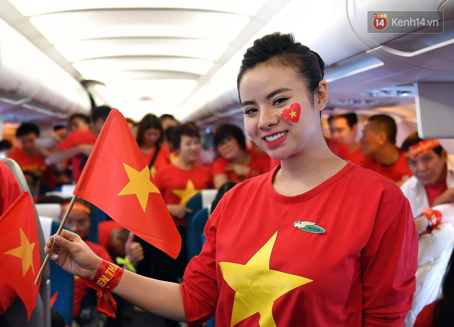 Vietnam Airlines tăng 14 chuyến bay giữa TP. Hồ Chí Minh và Hà Nội phục vụ người hâm mộ tham dự Chung kết lượt về AFF Cup 2018 - Ảnh 1.