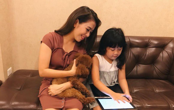 MC Diệp Chi VTV: Nhan sắc mặn m&agrave; ở tuổi 32, bất chấp tin đồn ly h&ocirc;n vẫn hạnh ph&uacute;c b&ecirc;n con g&aacute;i nhỏ - Ảnh 14.