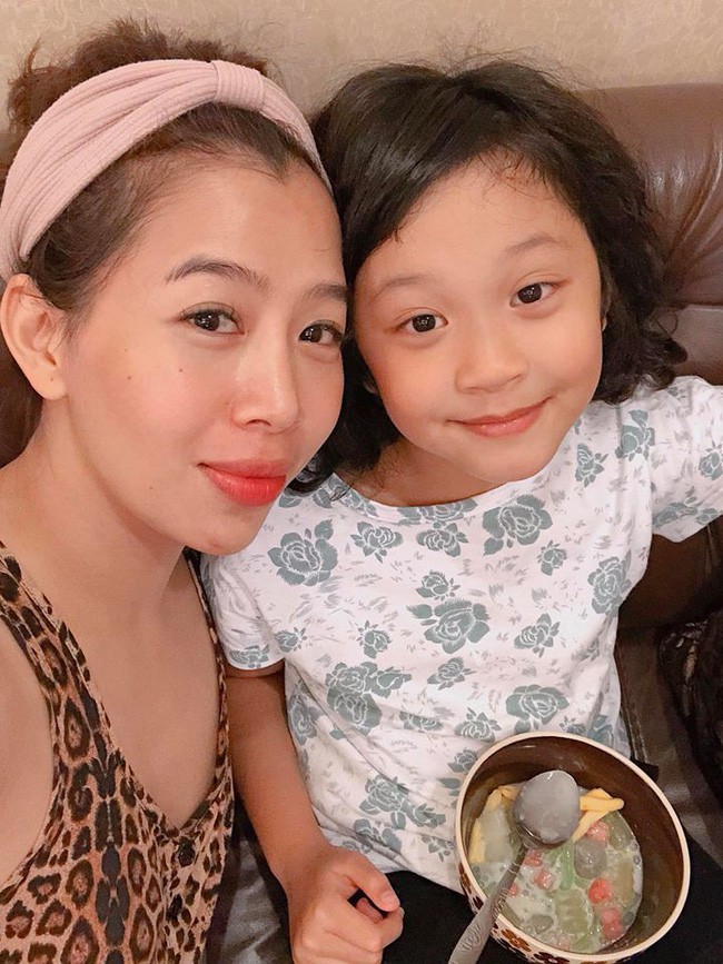 MC Diệp Chi VTV: Nhan sắc mặn m&agrave; ở tuổi 32, bất chấp tin đồn ly h&ocirc;n vẫn hạnh ph&uacute;c b&ecirc;n con g&aacute;i nhỏ - Ảnh 16.