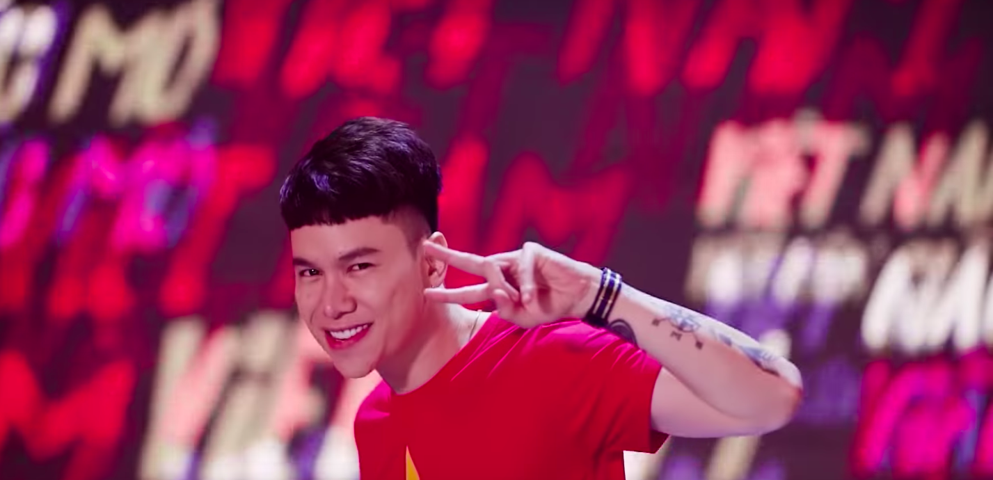 Hơn 50 nghệ sĩ Vpop cùng hoà giọng cổ vũ đội tuyển Việt Nam trước thềm Chung kết AFF Cup 2018 - Ảnh 9. Hơn 50 nghệ sĩ Vpop cùng hoà giọng cổ vũ đội tuyển Việt Nam trước thềm Chung kết AFF Cup 2018 - Ảnh 9.