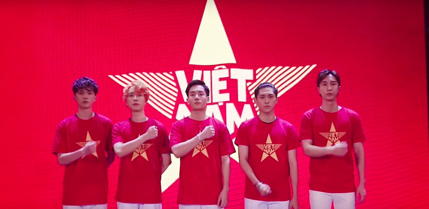 Hơn 50 nghệ sĩ Vpop cùng hoà giọng cổ vũ đội tuyển Việt Nam trước thềm Chung kết AFF Cup 2018 - Ảnh 13. Hơn 50 nghệ sĩ Vpop cùng hoà giọng cổ vũ đội tuyển Việt Nam trước thềm Chung kết AFF Cup 2018 - Ảnh 13.