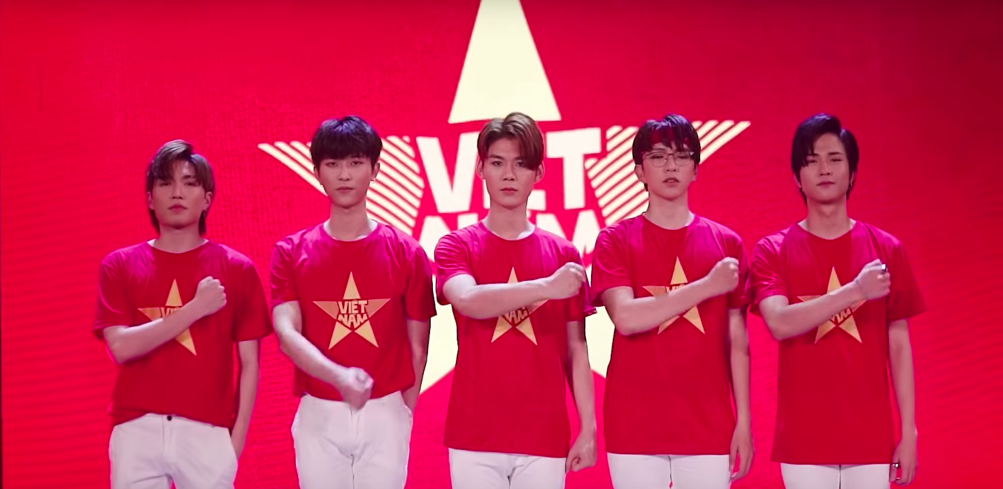Hơn 50 nghệ sĩ Vpop cùng hoà giọng cổ vũ đội tuyển Việt Nam trước thềm Chung kết AFF Cup 2018 - Ảnh 14. Hơn 50 nghệ sĩ Vpop cùng hoà giọng cổ vũ đội tuyển Việt Nam trước thềm Chung kết AFF Cup 2018 - Ảnh 14.