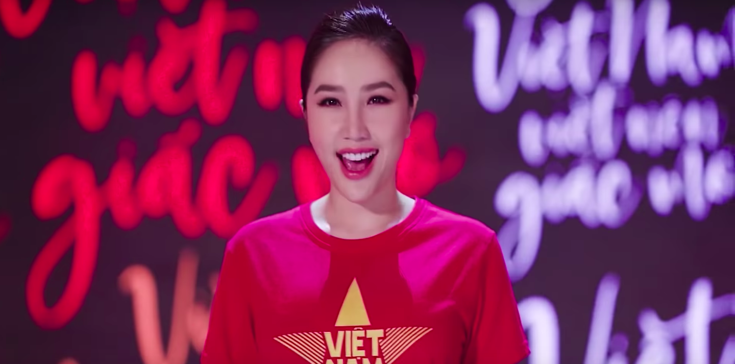Hơn 50 nghệ sĩ Vpop cùng hoà giọng cổ vũ đội tuyển Việt Nam trước thềm Chung kết AFF Cup 2018 - Ảnh 6. Hơn 50 nghệ sĩ Vpop cùng hoà giọng cổ vũ đội tuyển Việt Nam trước thềm Chung kết AFF Cup 2018 - Ảnh 6.