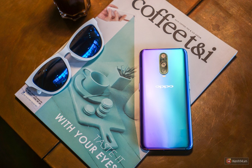 Thử thách chụp đêm chung kết AFF Suzuki Cup 2018 bằng Oppo R17 Pro: nhiều cảm xúc và bất ngờ! - Ảnh 1. Thử thách chụp đêm chung kết AFF Suzuki Cup 2018 bằng Oppo R17 Pro: nhiều cảm xúc và bất ngờ! - Ảnh 1.