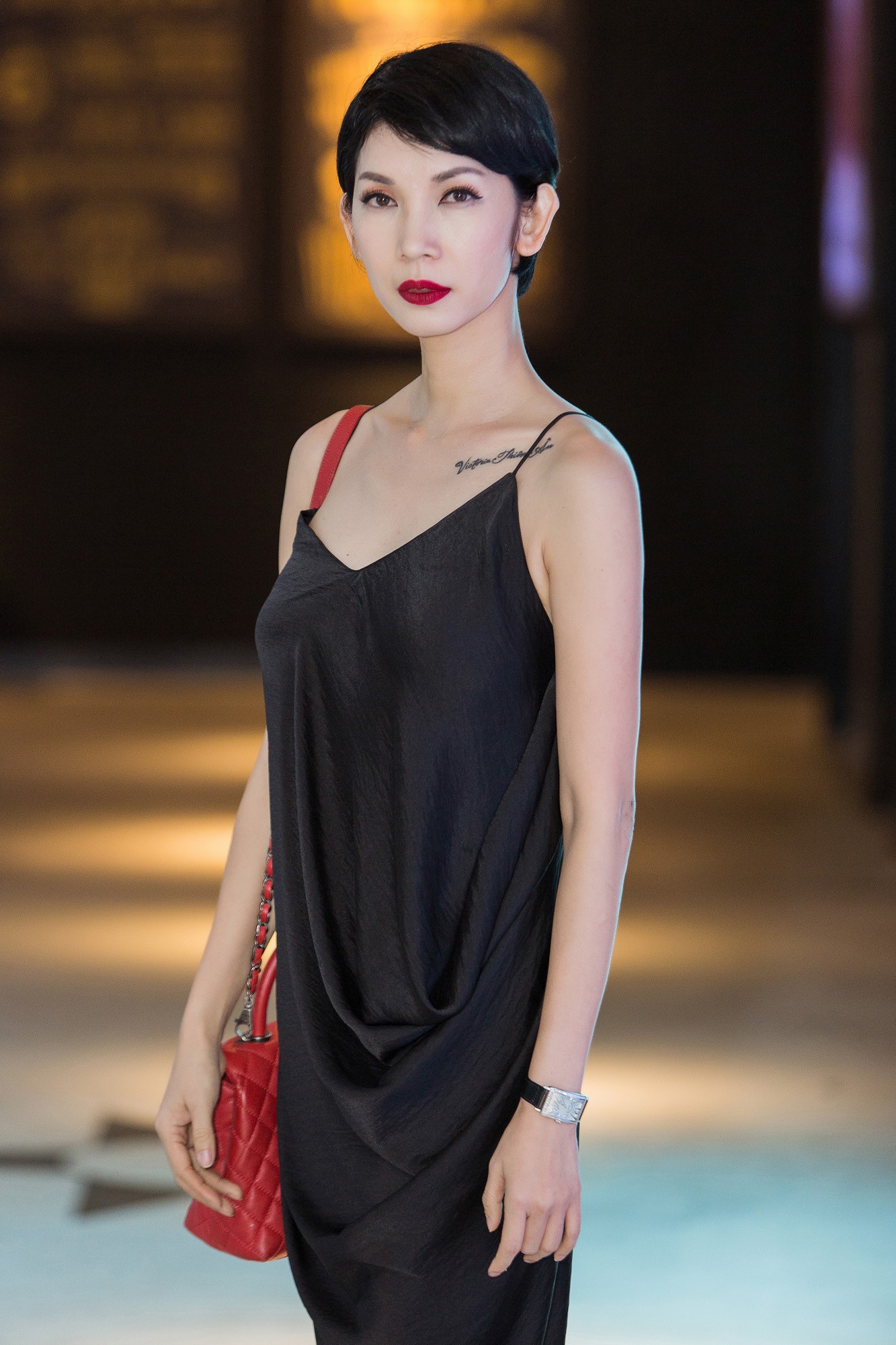 Dàn sao Gái Già Lắm Chiêu 2 bất ngờ gây náo loạn sàn catwalk, chinh phục công chúng bằng BTS ấn tượng của Lâm Gia Khang - Ảnh 4. Dàn sao Gái Già Lắm Chiêu 2 bất ngờ gây náo loạn sàn catwalk, chinh phục công chúng bằng BTS ấn tượng của Lâm Gia Khang - Ảnh 4.