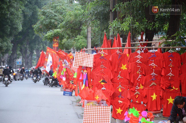 Không khí cổ động tưng bừng khắp cả nước trong ngày diễn ra trận chung kết lịch sử AFF Cup 2018 - Ảnh 1.