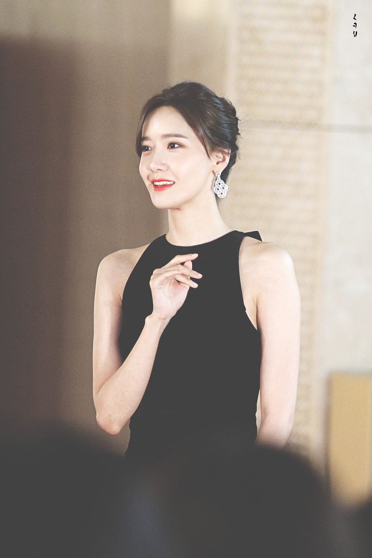 Bị chê có quá nhiều khuyết điểm, Yoona chứng minh: Vẻ đẹp vạn người mê nằm ở khí chất! - Ảnh 4. Bị chê có quá nhiều khuyết điểm, Yoona chứng minh: Vẻ đẹp vạn người mê nằm ở khí chất! - Ảnh 4.