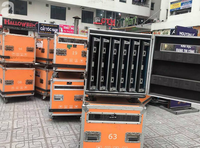 Cư d&acirc;n HH Linh Đ&agrave;m mua x&ocirc;i gấc, g&agrave; luộc thắp hương cầu may cho đội tuyển Việt Nam đoạt cup v&ocirc; địch - Ảnh 5.