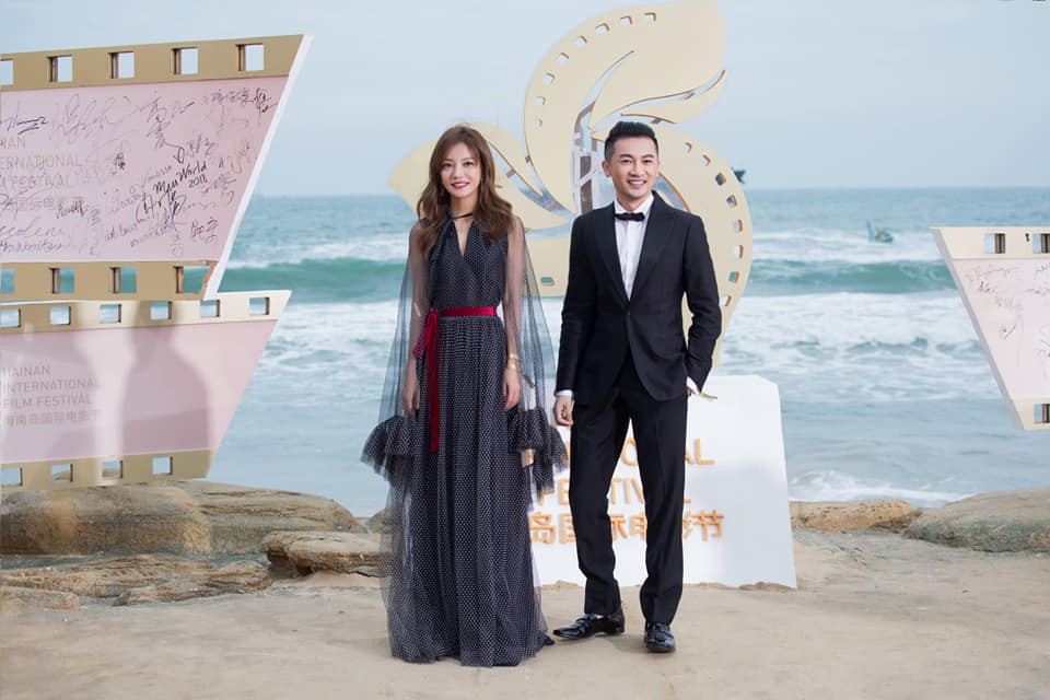 Thảm đỏ LHP Vân Nam: Triệu Vy bùng nổ nhan sắc nữ thần bên Tô Hữu Bằng, Johnny Depp và dàn mỹ nhân đình đám - Ảnh 9. Thảm đỏ LHP Vân Nam: Triệu Vy bùng nổ nhan sắc nữ thần bên Tô Hữu Bằng, Johnny Depp và dàn mỹ nhân đình đám - Ảnh 9.