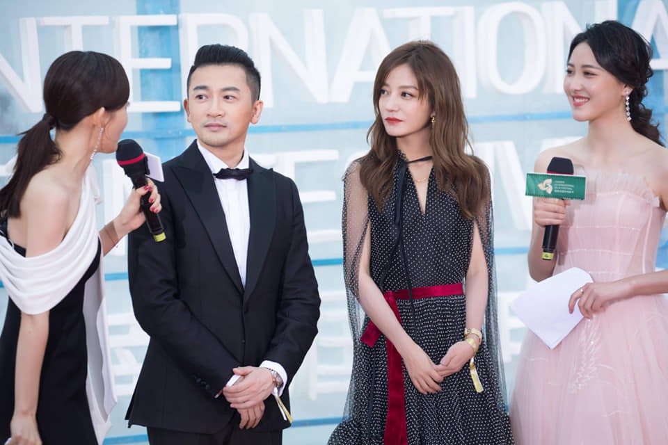 Thảm đỏ LHP Vân Nam: Triệu Vy bùng nổ nhan sắc nữ thần bên Tô Hữu Bằng, Johnny Depp và dàn mỹ nhân đình đám - Ảnh 10. Thảm đỏ LHP Vân Nam: Triệu Vy bùng nổ nhan sắc nữ thần bên Tô Hữu Bằng, Johnny Depp và dàn mỹ nhân đình đám - Ảnh 10.