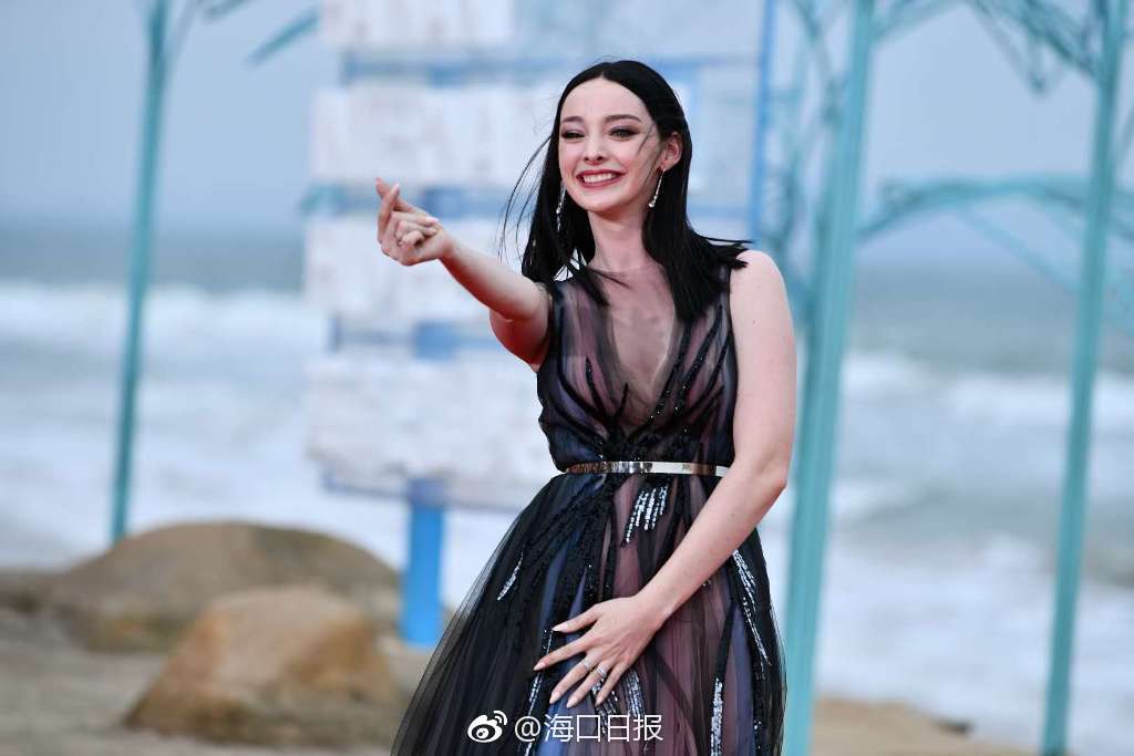 Thảm đỏ LHP Vân Nam: Triệu Vy bùng nổ nhan sắc nữ thần bên Tô Hữu Bằng, Johnny Depp và dàn mỹ nhân đình đám - Ảnh 27. Thảm đỏ LHP Vân Nam: Triệu Vy bùng nổ nhan sắc nữ thần bên Tô Hữu Bằng, Johnny Depp và dàn mỹ nhân đình đám - Ảnh 27.
