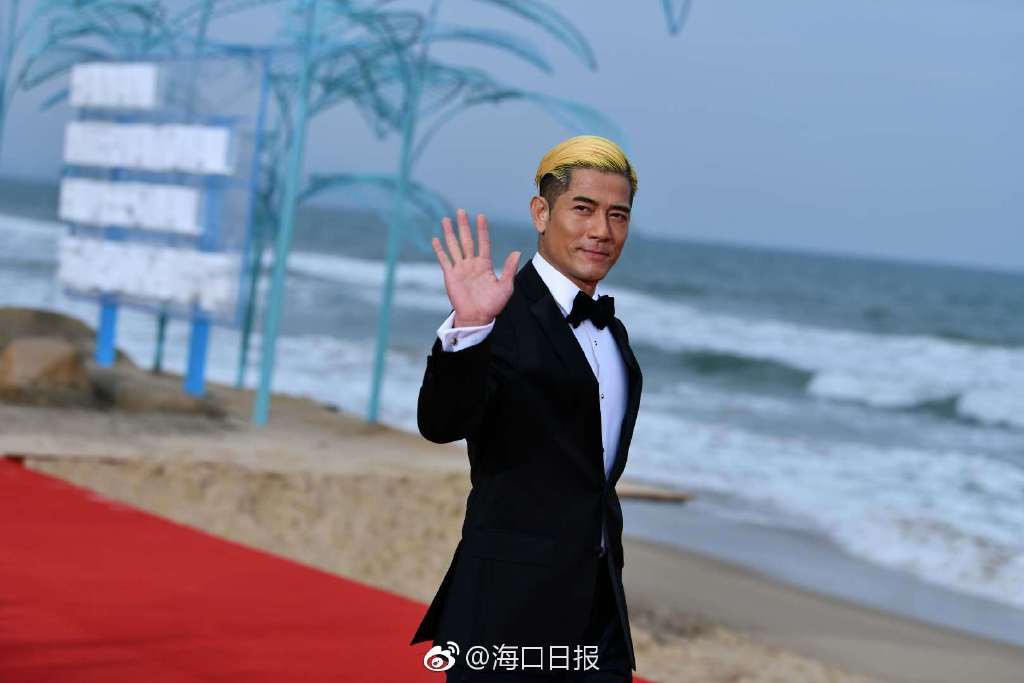 Thảm đỏ LHP Vân Nam: Triệu Vy bùng nổ nhan sắc nữ thần bên Tô Hữu Bằng, Johnny Depp và dàn mỹ nhân đình đám - Ảnh 19. Thảm đỏ LHP Vân Nam: Triệu Vy bùng nổ nhan sắc nữ thần bên Tô Hữu Bằng, Johnny Depp và dàn mỹ nhân đình đám - Ảnh 19.