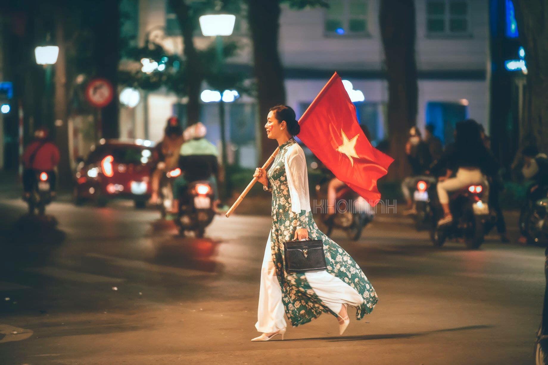 AFF Cup 2018 đã kết thúc, Việt Nam đã chiến thắng, và 10 khoảnh khắc đẹp nhất sẽ mãi lưu trong lòng người Việt - Ảnh 3. AFF Cup 2018 đã kết thúc, Việt Nam đã chiến thắng, và 10 khoảnh khắc đẹp nhất sẽ mãi lưu trong lòng người Việt - Ảnh 3.