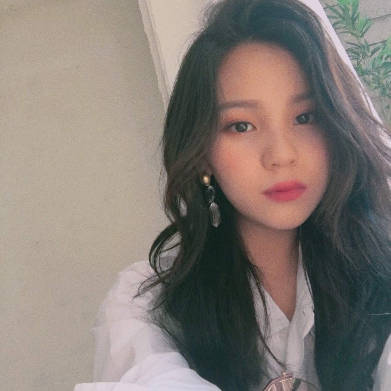 Nữ thần tượng xấu nhất lịch sử Kpop lột xác khó tin, lấn át nữ thần thế hệ mới của Produce 48 trong 1 khung hình - Ảnh 4. Nữ thần tượng xấu nhất lịch sử Kpop lột xác khó tin, lấn át nữ thần thế hệ mới của Produce 48 trong 1 khung hình - Ảnh 4.
