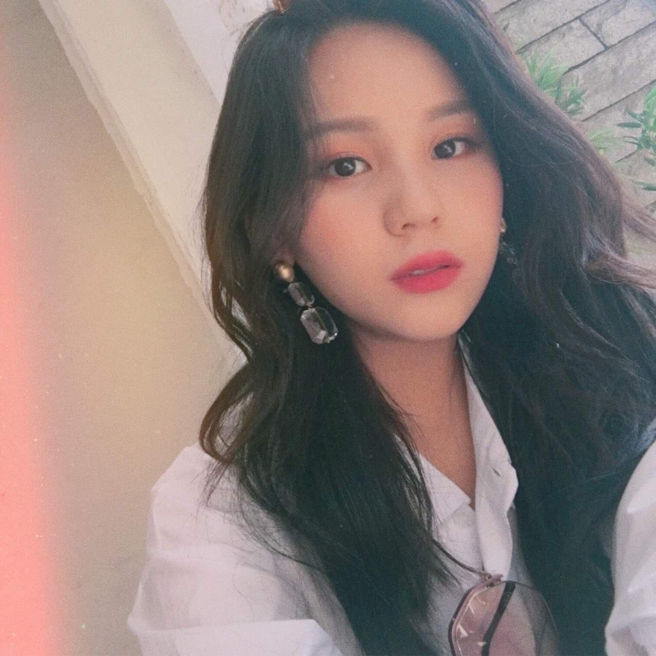 Nữ thần tượng xấu nhất lịch sử Kpop lột xác khó tin, lấn át nữ thần thế hệ mới của Produce 48 trong 1 khung hình - Ảnh 3. Nữ thần tượng xấu nhất lịch sử Kpop lột xác khó tin, lấn át nữ thần thế hệ mới của Produce 48 trong 1 khung hình - Ảnh 3.