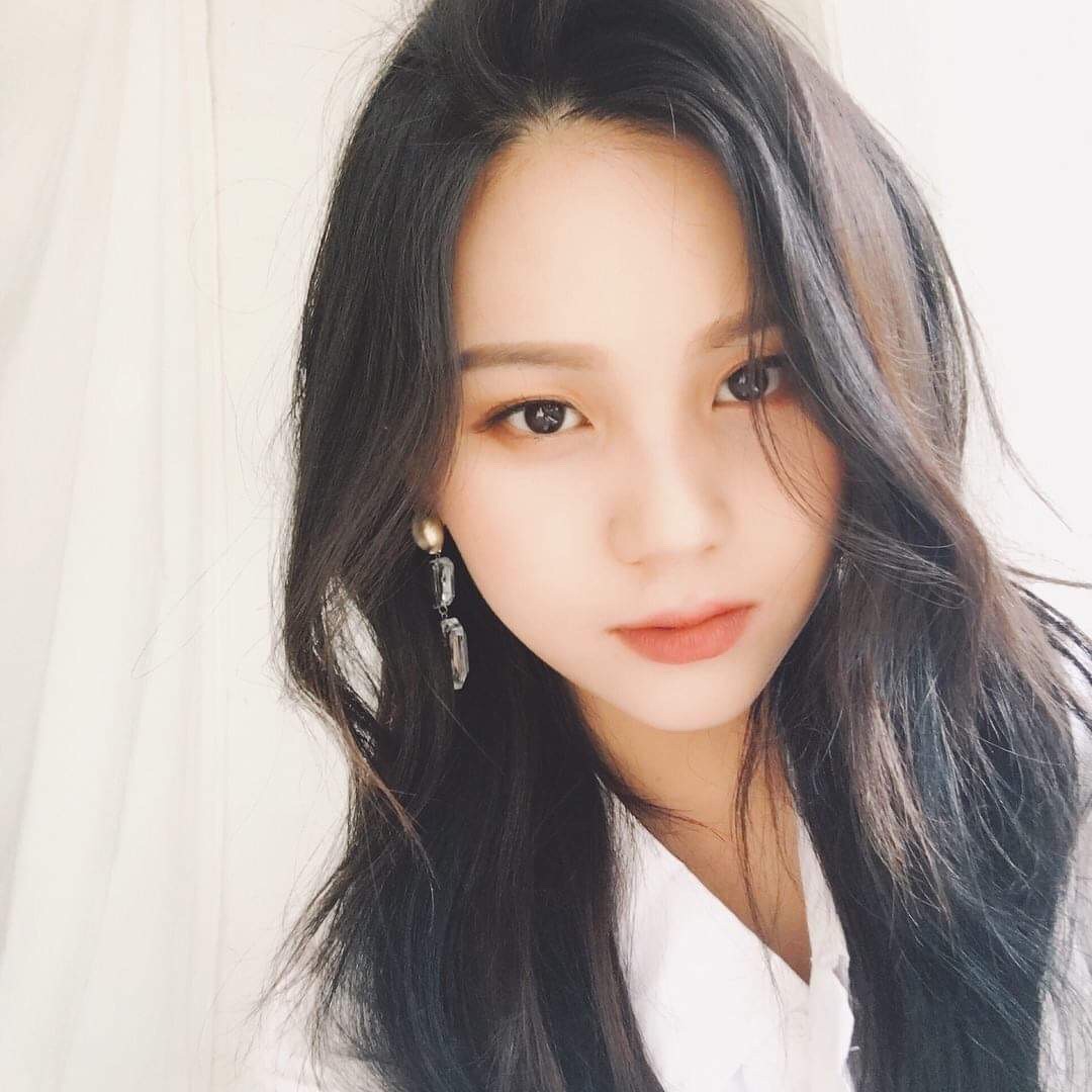 Nữ thần tượng xấu nhất lịch sử Kpop lột xác khó tin, lấn át nữ thần thế hệ mới của Produce 48 trong 1 khung hình - Ảnh 2. Nữ thần tượng xấu nhất lịch sử Kpop lột xác khó tin, lấn át nữ thần thế hệ mới của Produce 48 trong 1 khung hình - Ảnh 2.