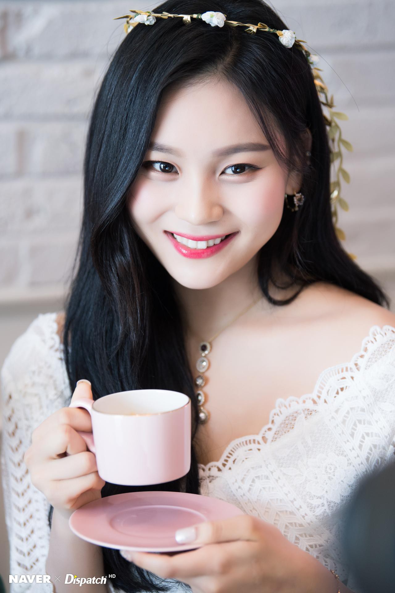 Nữ thần tượng xấu nhất lịch sử Kpop lột xác khó tin, lấn át nữ thần thế hệ mới của Produce 48 trong 1 khung hình - Ảnh 7. Nữ thần tượng xấu nhất lịch sử Kpop lột xác khó tin, lấn át nữ thần thế hệ mới của Produce 48 trong 1 khung hình - Ảnh 7.