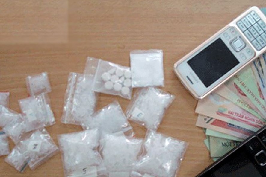 Triệt phá ổ nhóm ma túy tinh vi do 2 mẹ con điều hành mua bán - Ảnh 1. Triệt phá ổ nhóm ma túy tinh vi do 2 mẹ con điều hành mua bán - Ảnh 1.