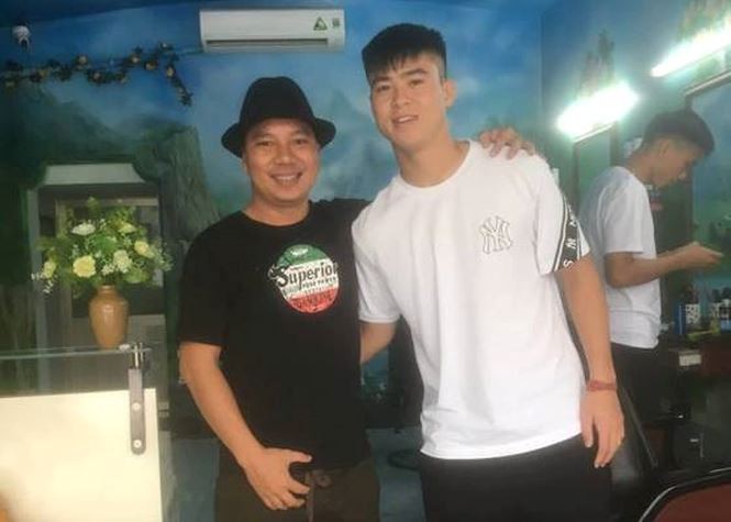 Người chuyên cắt tóc cho cầu thủ bóng đá: Anh Đức là người hoàn hảo - Ảnh 3. Người chuyên cắt tóc cho cầu thủ bóng đá: Anh Đức là người hoàn hảo - Ảnh 3.