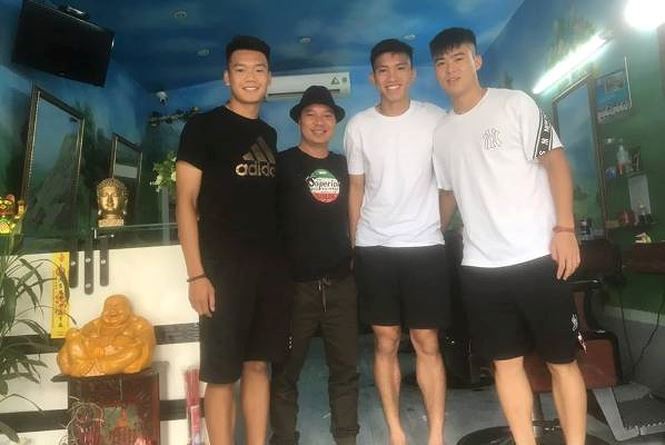 Người chuyên cắt tóc cho cầu thủ bóng đá: Anh Đức là người hoàn hảo - Ảnh 4. Người chuyên cắt tóc cho cầu thủ bóng đá: Anh Đức là người hoàn hảo - Ảnh 4.