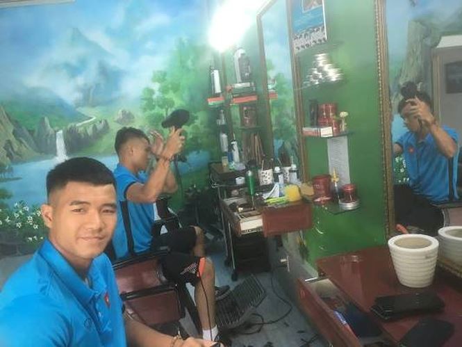 Người chuyên cắt tóc cho cầu thủ bóng đá: Anh Đức là người hoàn hảo - Ảnh 5. Người chuyên cắt tóc cho cầu thủ bóng đá: Anh Đức là người hoàn hảo - Ảnh 5.