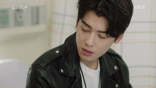 Mỹ nam Cha Eunwoo từng nổi đi&ecirc;n với c&ocirc;ng ty chủ quản v&igrave; bị &eacute;p ăn ki&ecirc;ng - Ảnh 2.