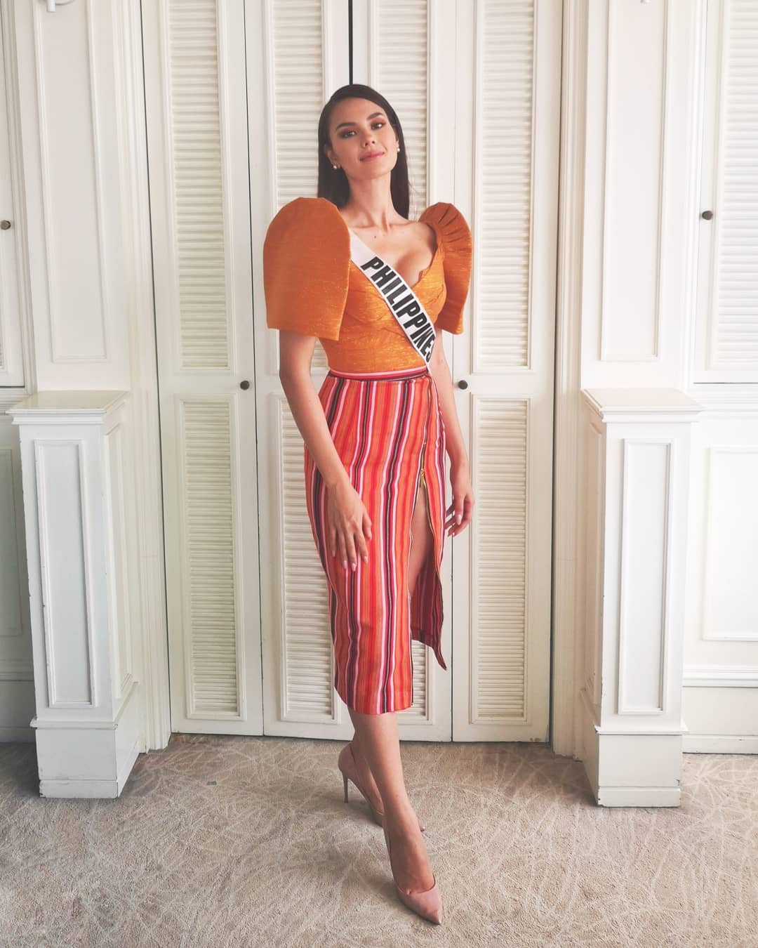 Style của tân Hoa hậu Hoàn vũ Catriona Gray: từ đầu đến cuối đều lộng lẫy như bà hoàng, phần nào đoán được trước cái kết viên mãn - Ảnh 11. Style của tân Hoa hậu Hoàn vũ Catriona Gray: từ đầu đến cuối đều lộng lẫy như bà hoàng, phần nào đoán được trước cái kết viên mãn - Ảnh 11.