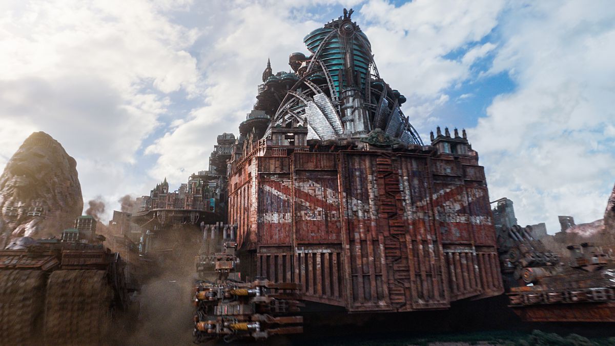 Hoạt hình “Spider-Man” mở màn khủng, “Mortal Engines” có nguy cơ thành bom xịt lớn nhất năm - Ảnh 4. Hoạt hình “Spider-Man” mở màn khủng, “Mortal Engines” có nguy cơ thành bom xịt lớn nhất năm - Ảnh 4.