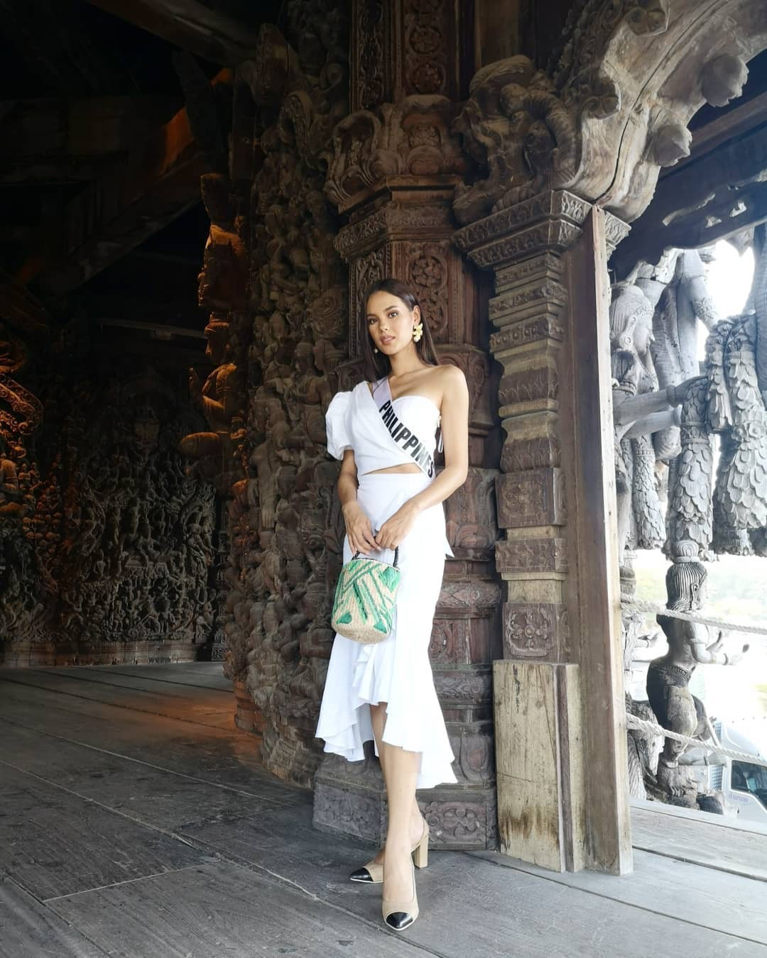Style của tân Hoa hậu Hoàn vũ Catriona Gray: từ đầu đến cuối đều lộng lẫy như bà hoàng, phần nào đoán được trước cái kết viên mãn - Ảnh 9. Style của tân Hoa hậu Hoàn vũ Catriona Gray: từ đầu đến cuối đều lộng lẫy như bà hoàng, phần nào đoán được trước cái kết viên mãn - Ảnh 9.